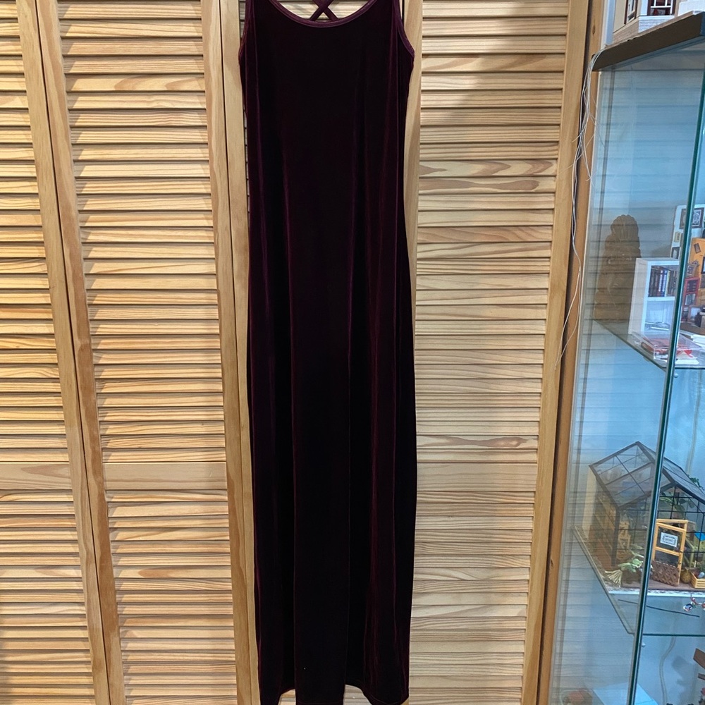 Chic Velvet Maxi Dress in Deep Burgundy